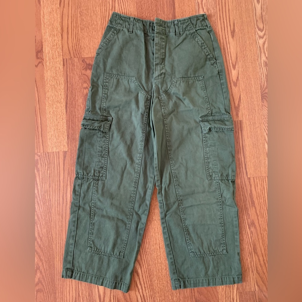 Universal Thread women’s green cargo pants